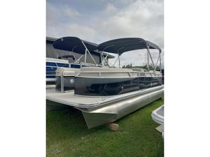 2023 Legend Q-SERIES LE 21 LOUNGE W/Merc 60ELPT 4-Stroke