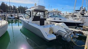 2021 Boston Whaler 325 Conquest