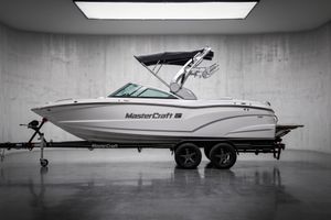 2017 Mastercraft XT 21