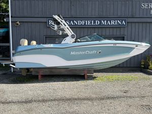 2027 MasterCraft XT22