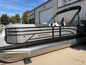 2027 Bennington 22S1 SWINGBACK