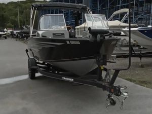 2018 Tracker TARGA V-19 WT