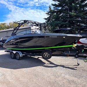 2021 Yamaha 255XD - ONLY 64 HRS!  COMES WITH MATCHING TRAILER.