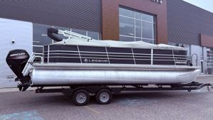 2019 Legend BayShore Bar Sport