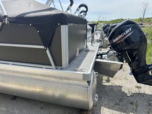 2026 Princecraft Vectra® 21L Pontoon Boat Black Mercury 60 ELPT CT