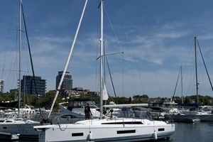 2027 Beneteau Oceanis 40.1