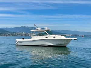 2017 Boston Whaler 345 Conquest