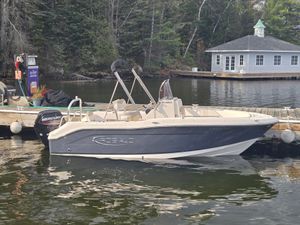 2020 Robalo R180