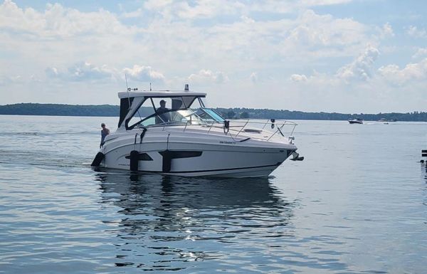 2021 Regal 33 Express for sale in Belleville, ON