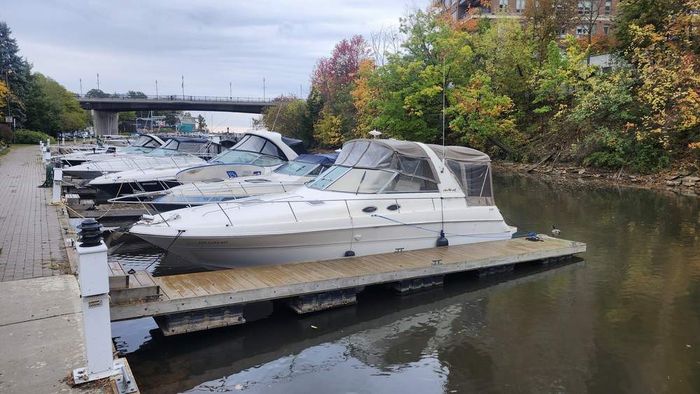 1998 Sea Ray 310 Sundancer M/C V/D Photo 3 of 37