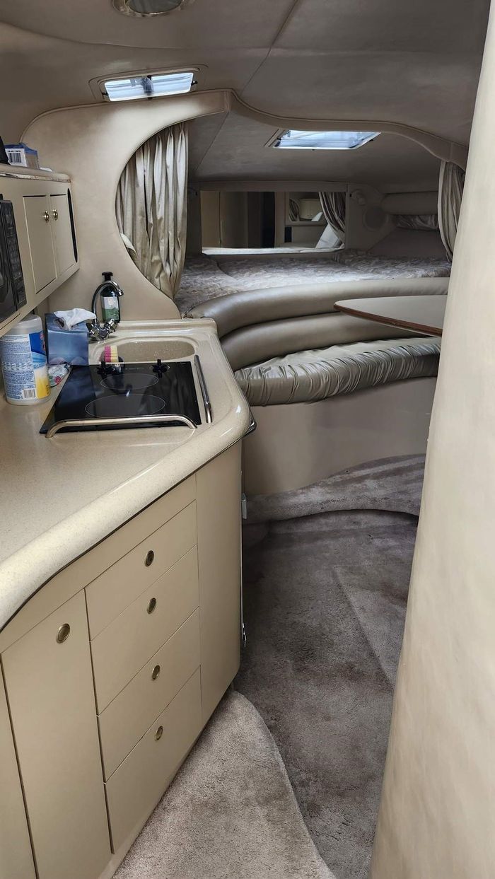 1998 Sea Ray 310 Sundancer M/C V/D Photo 16 of 37