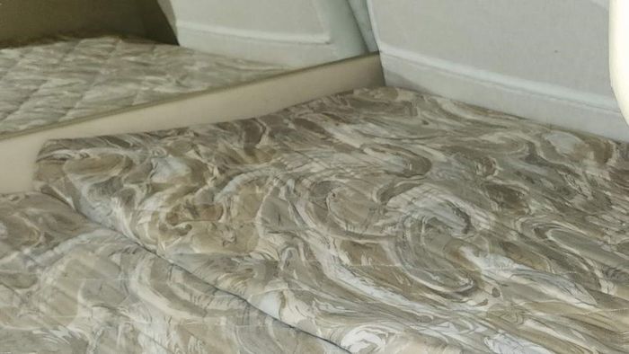 1998 Sea Ray 310 Sundancer M/C V/D Photo 29 of 37