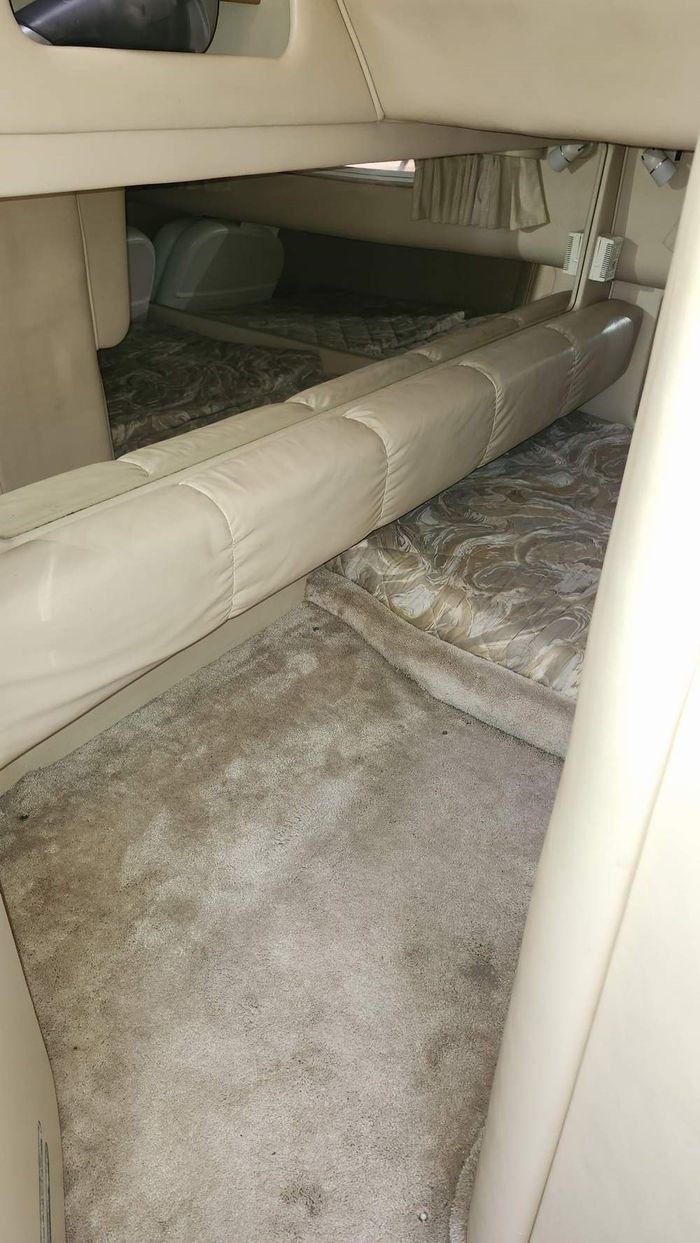 1998 Sea Ray 310 Sundancer M/C V/D Photo 31 of 37