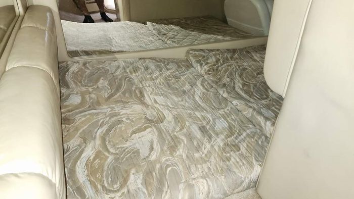 1998 Sea Ray 310 Sundancer M/C V/D Photo 32 of 37