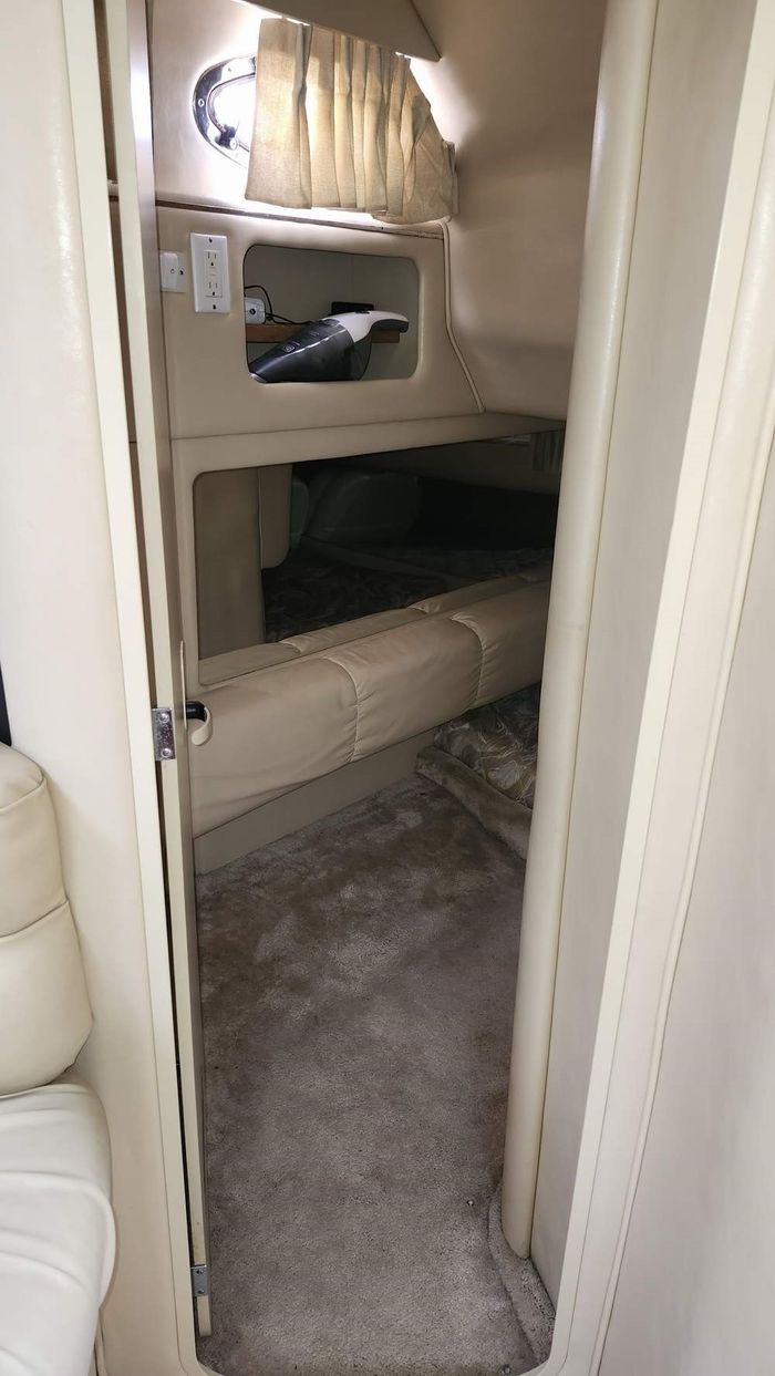 1998 Sea Ray 310 Sundancer M/C V/D Photo 26 of 37