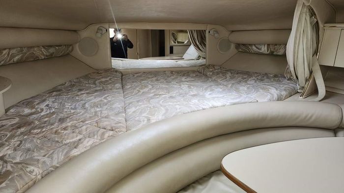 1998 Sea Ray 310 Sundancer M/C V/D Photo 24 of 37