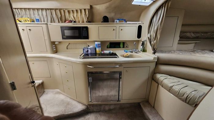 1998 Sea Ray 310 Sundancer M/C V/D Photo 19 of 37