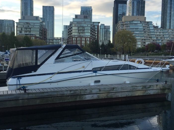 1998 Bayliner 3255 Avanti Photo 4 of 29