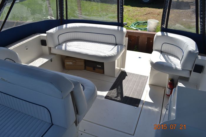 1994 Cruisers Yachts 3070 Rogue Photo 15 of 35