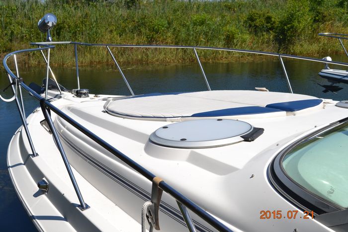 1994 Cruisers Yachts 3070 Rogue Photo 9 of 35