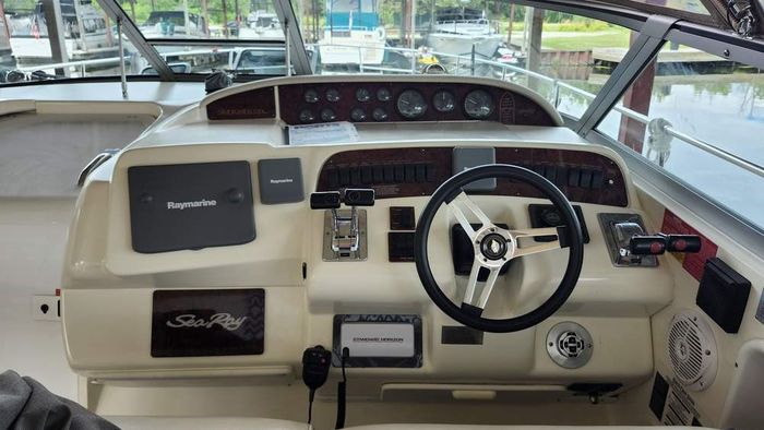 1995 Sea Ray 370 Sundancer Photo 9 of 33