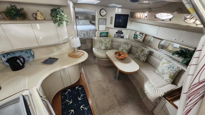 1995 Sea Ray 370 Sundancer Photo 18 of 33