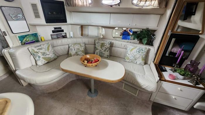 1995 Sea Ray 370 Sundancer Photo 19 of 33