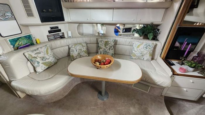 1995 Sea Ray 370 Sundancer Photo 21 of 33