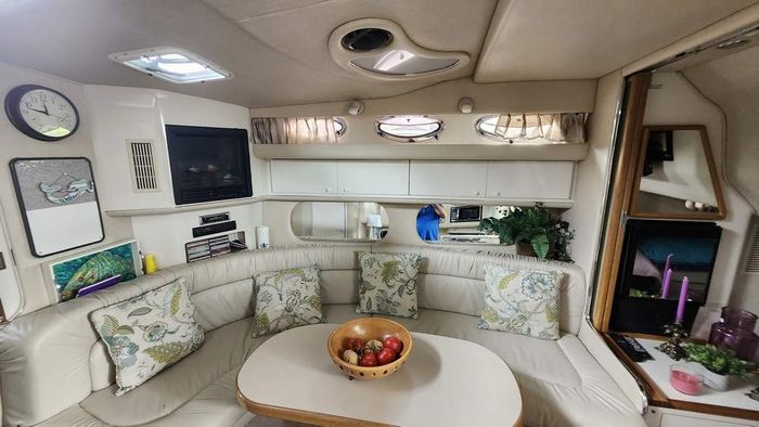 1995 Sea Ray 370 Sundancer Photo 20 of 33