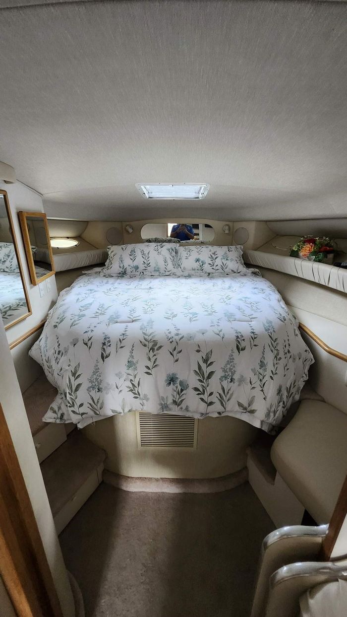 1995 Sea Ray 370 Sundancer Photo 28 of 33