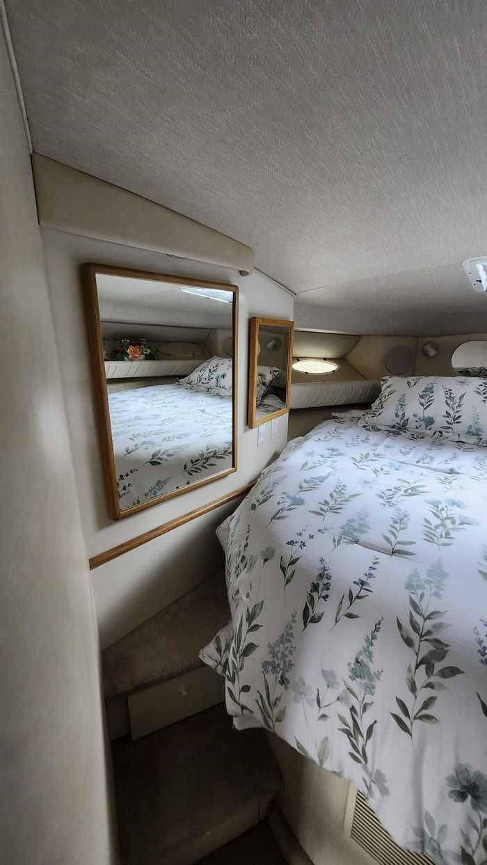 1995 Sea Ray 370 Sundancer Photo 27 of 33