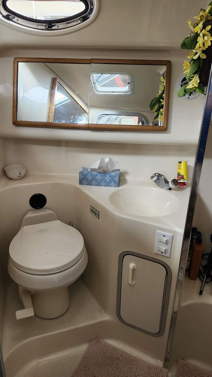 1995 Sea Ray 370 Sundancer Photo 30 of 33