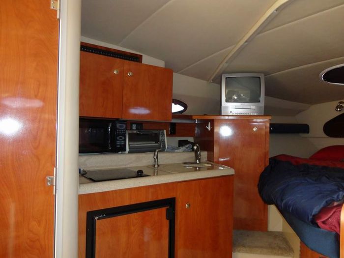2005 Cruisers Yachts 280 CXI Express Photo 9 of 12