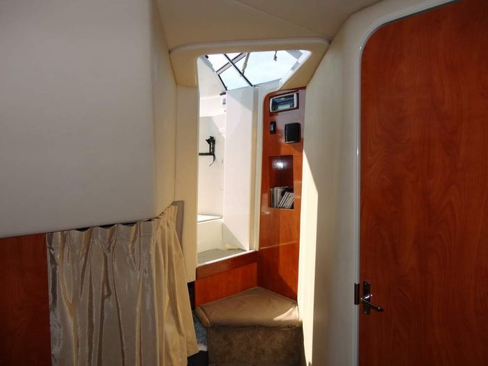 2005 Cruisers Yachts 280 CXI Express Photo 10 of 12