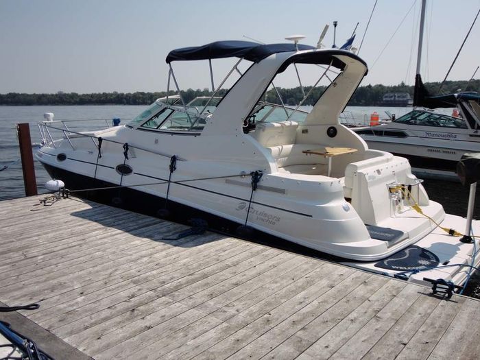 2005 Cruisers Yachts 280 CXI Express Photo 3 of 12