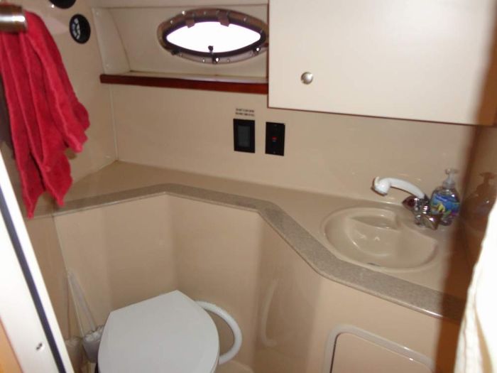 2005 Cruisers Yachts 280 CXI Express Photo 12 of 12
