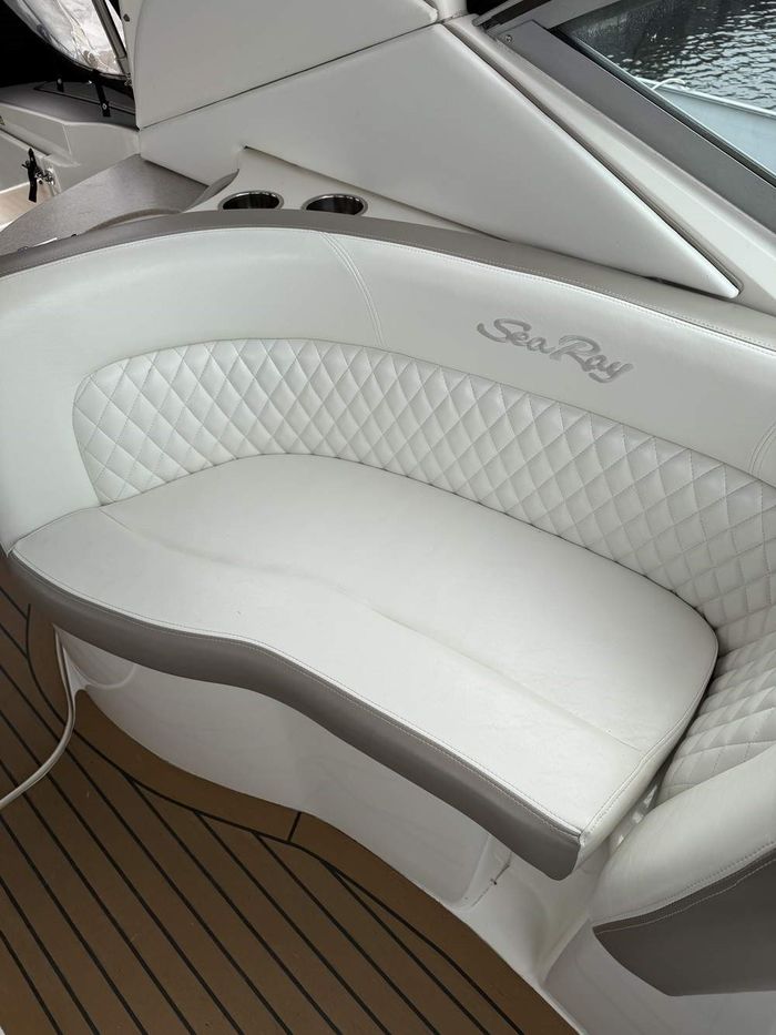 2003 Sea Ray 320 Sundancer Photo 15 of 36