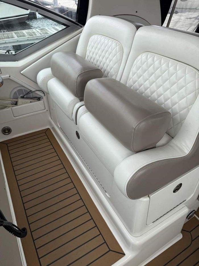 2003 Sea Ray 320 Sundancer Photo 14 of 36
