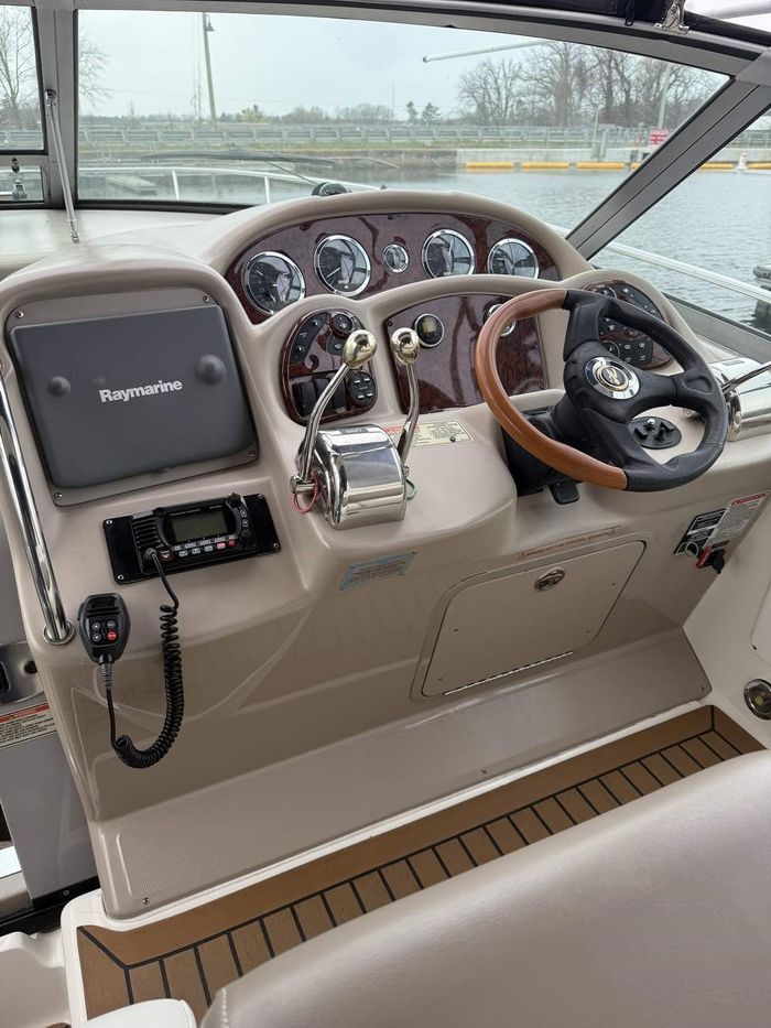 2003 Sea Ray 320 Sundancer Photo 12 of 36