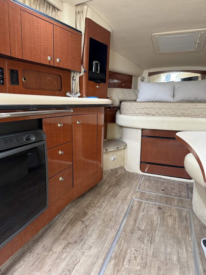 2003 Sea Ray 320 Sundancer Photo 23 of 36
