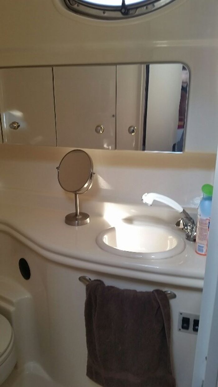 2003 Sea Ray 320 Sundancer Photo 31 of 36