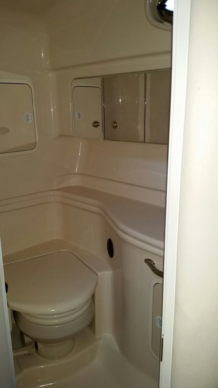2003 Sea Ray 320 Sundancer Photo 34 of 36