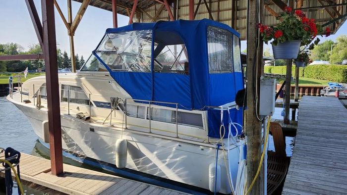 1976 Chris-Craft 350 Catalina Photo 5 of 38