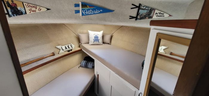 1976 Chris-Craft 350 Catalina Photo 28 of 38