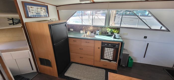 1976 Chris-Craft 350 Catalina Photo 20 of 38