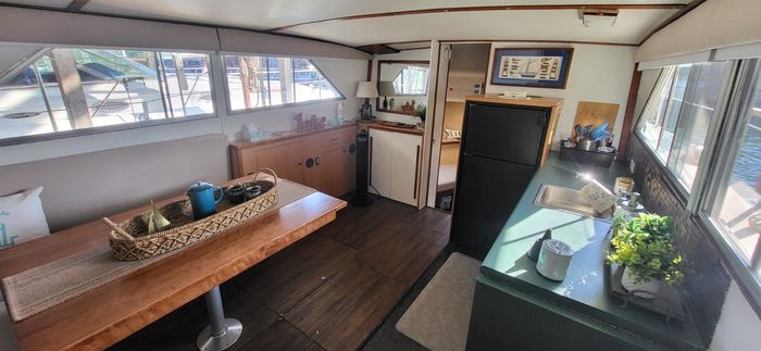 1976 Chris-Craft 350 Catalina Photo 17 of 38