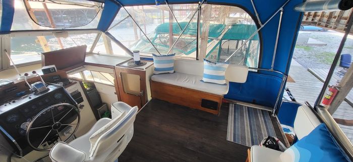 1976 Chris-Craft 350 Catalina Photo 14 of 38