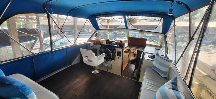 1976 Chris-Craft 350 Catalina Photo 12 of 38
