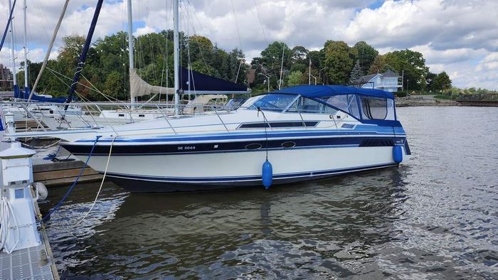 1989 Wellcraft 32 St.Tropez Photo 2 of 29