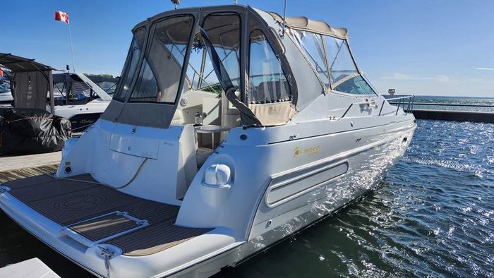 2001 Cruisers Yachts 3572 Express MC Photo 3 of 23